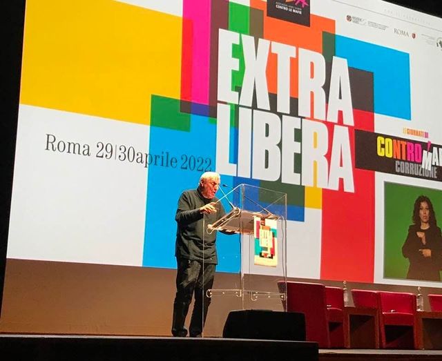 Don Luigi Ciotti: "Alle forze politiche assenti dove siete? Siete complici di tutto questo"