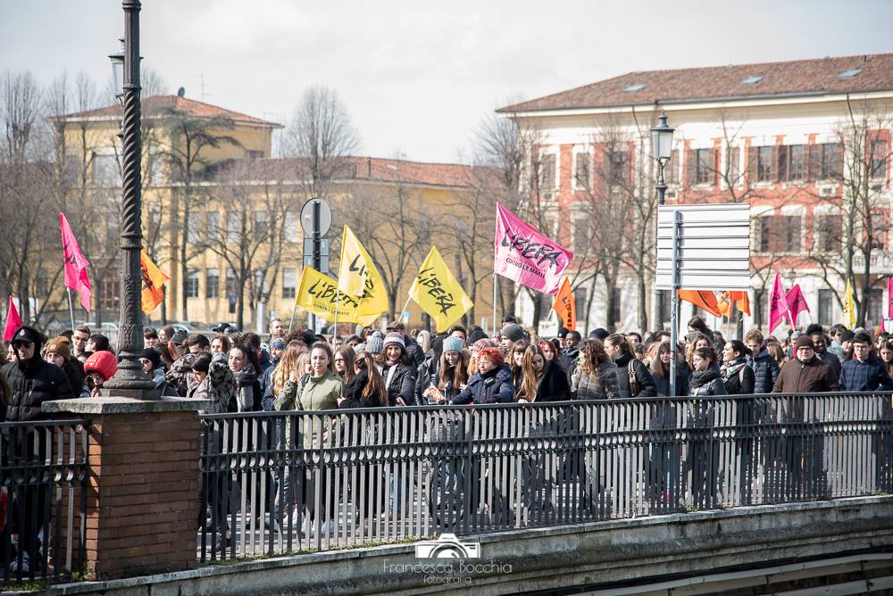 Oltre 40 mila persone sfilano per le strade di Foggia e circa un milione in tutta Italia ricordano le vittime innocenti delle mafie.